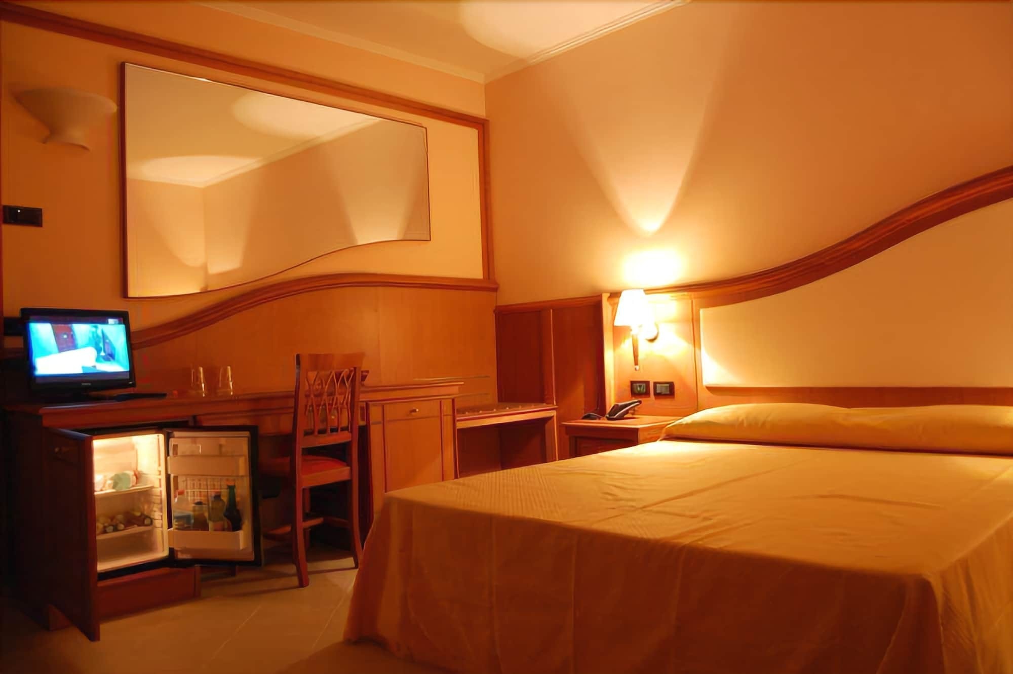 Hotel Centrale ساباوديا المظهر الخارجي الصورة