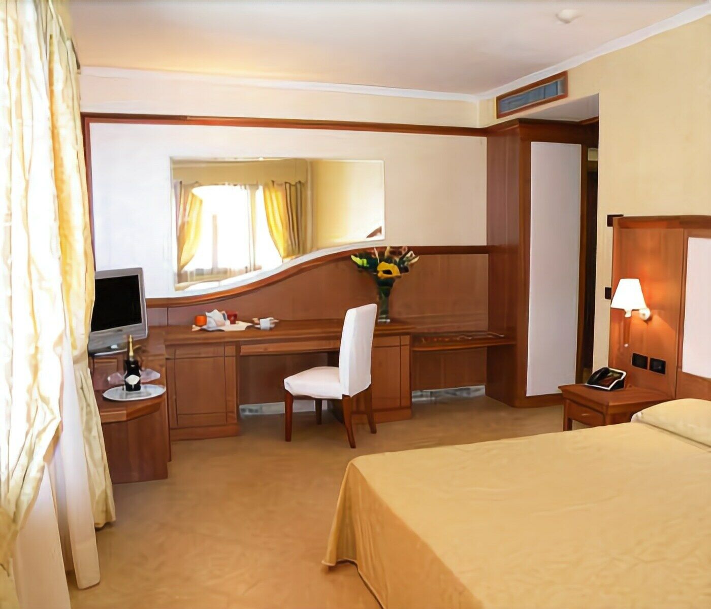 Hotel Centrale ساباوديا المظهر الخارجي الصورة